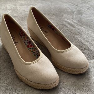 Ivory/beige wedges
